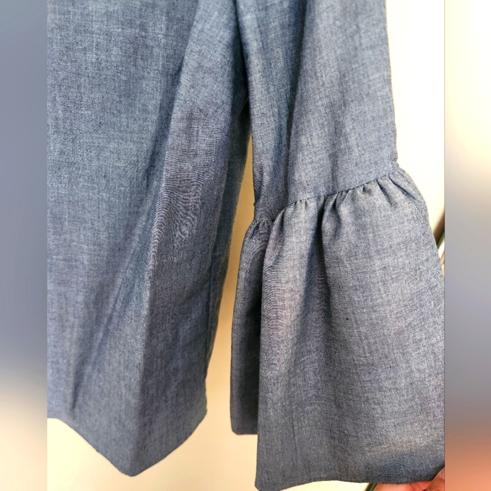 Banana Republic Cotton 3/4 Bell Sleeve V-Neck Blouse -CHAMBRAY -SMALL - Picture 4 of 8